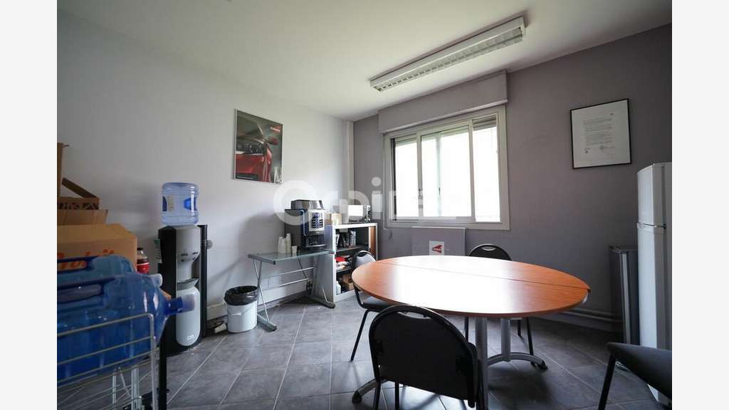LOCAL D'ACTIVITE A LOUER - 569 m² - VAULX EN VELIN