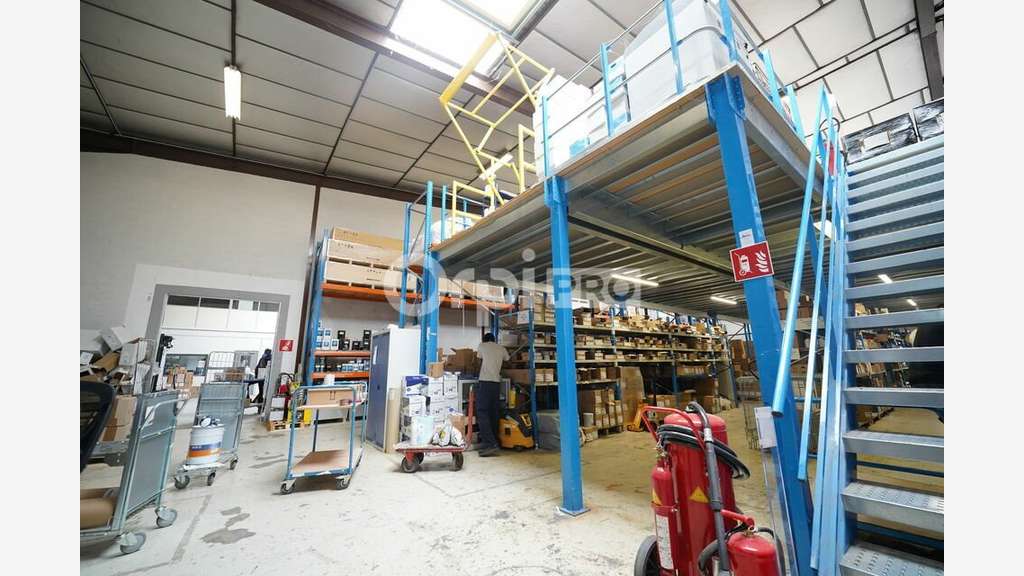 LOCAL D'ACTIVITE A LOUER - 569 m² - VAULX EN VELIN