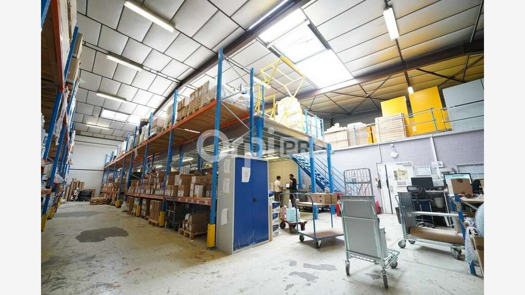 LOCAL D'ACTIVITE A LOUER - 569 m² - VAULX EN VELIN