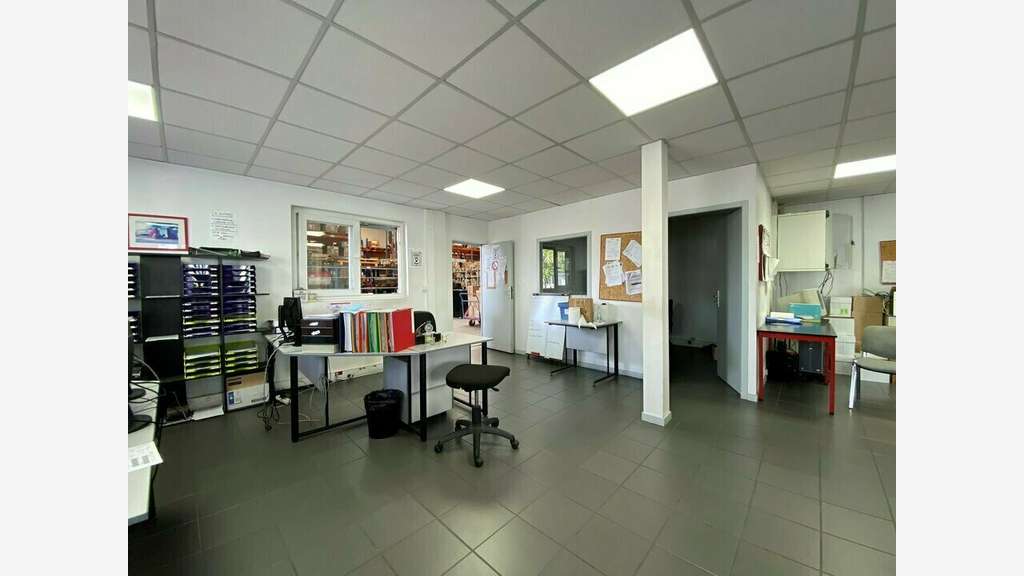 A louer local d'activité 4149m² à Vaulx-en-Velin