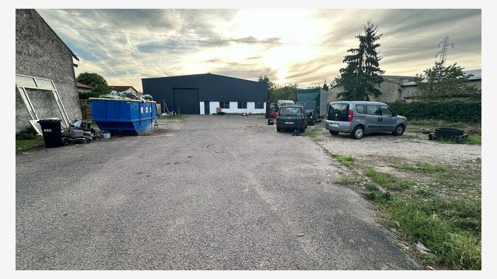 A louer local d'activité de 550m² à Vaulx-en-Velin