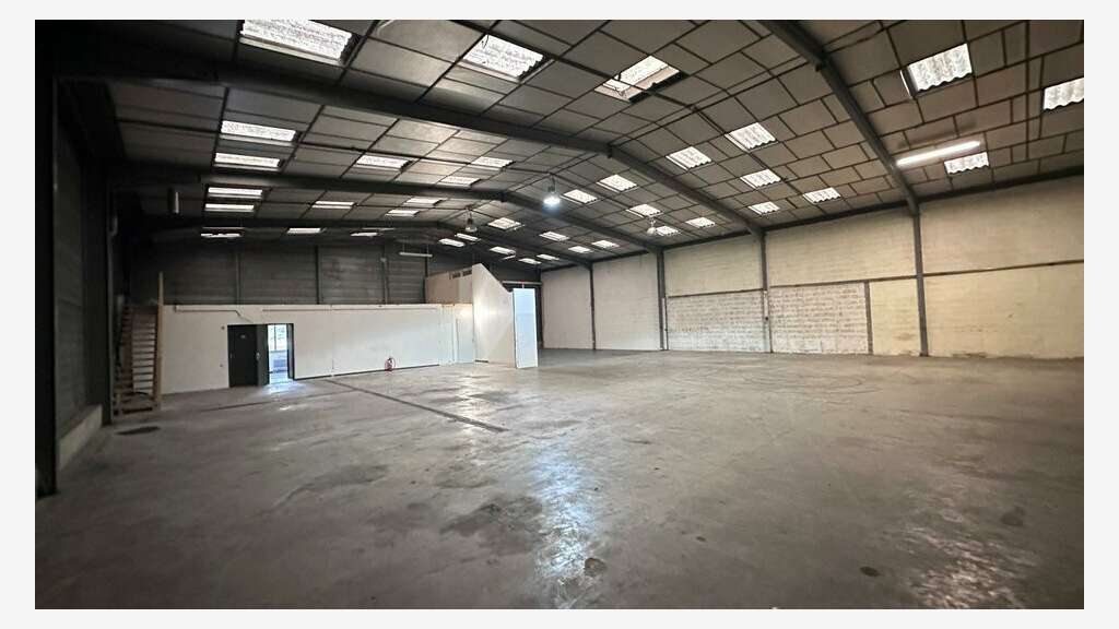A louer local d'activité de 550m² à Vaulx-en-Velin