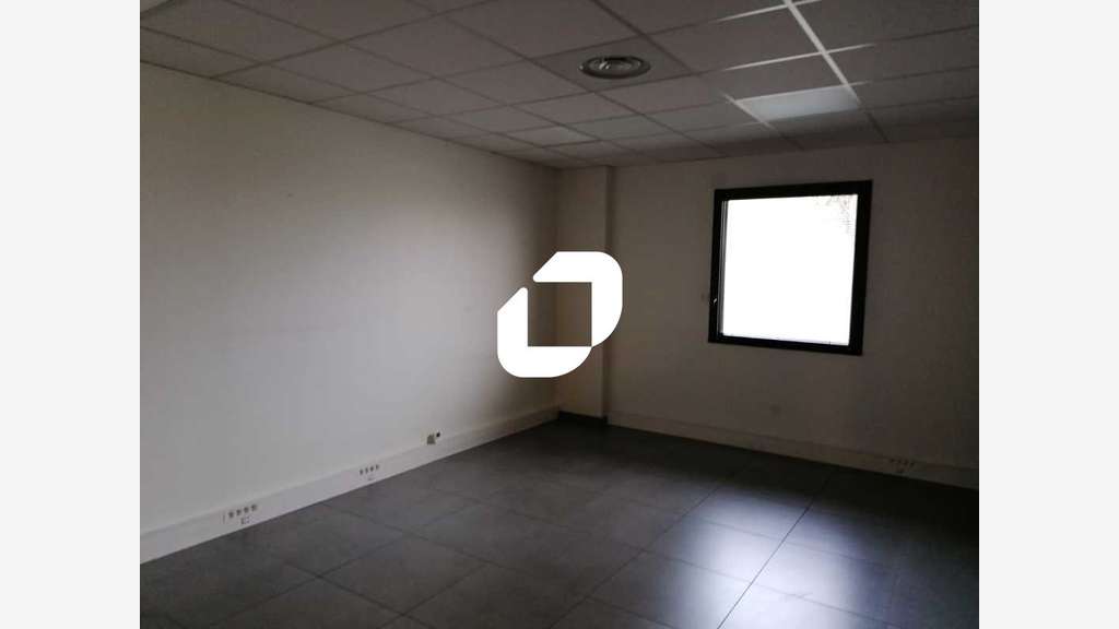 A louer Local d'activité 630m² Vaulx en velin