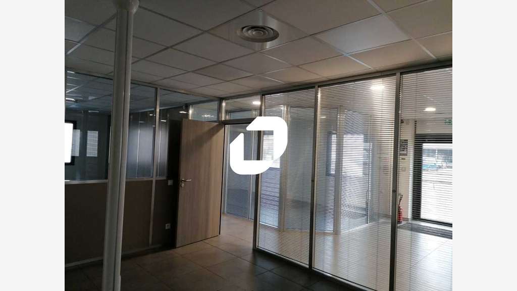 A louer Local d'activité 630m² Vaulx en velin