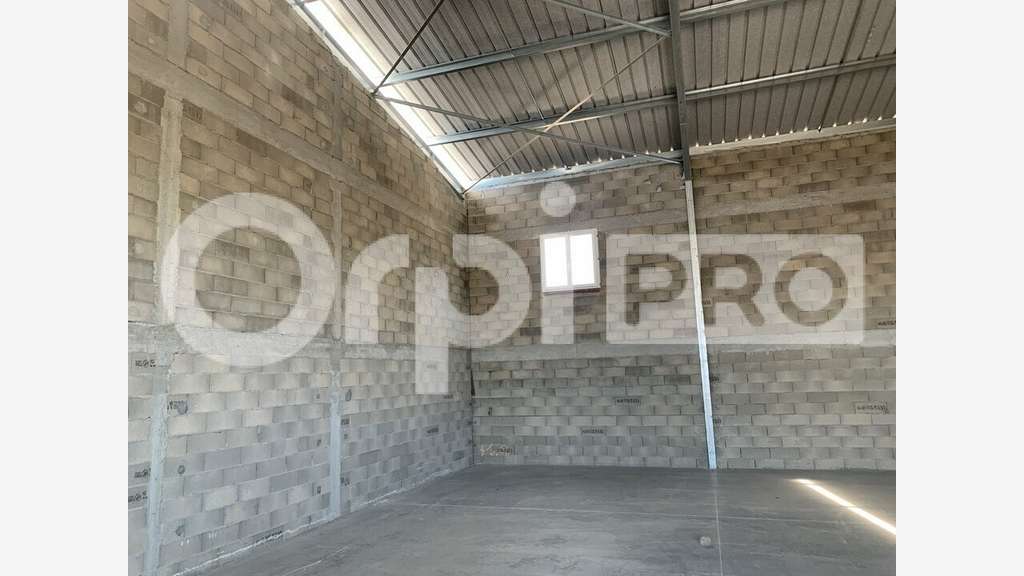 A louer local commercial d'activité 155m² Vauvert