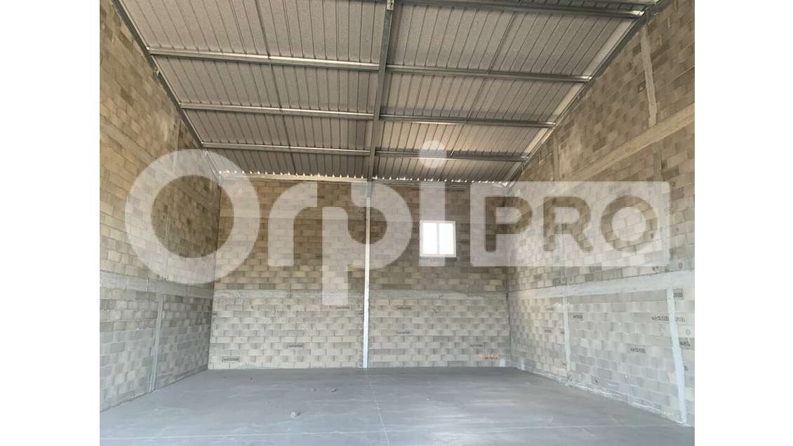 A LOUER LOCAL D'ACTIVITE / STOCKAGE / COMMERCIAL