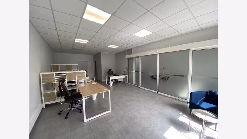 Local d'activité bureaux de 140m² à louer Vauvert