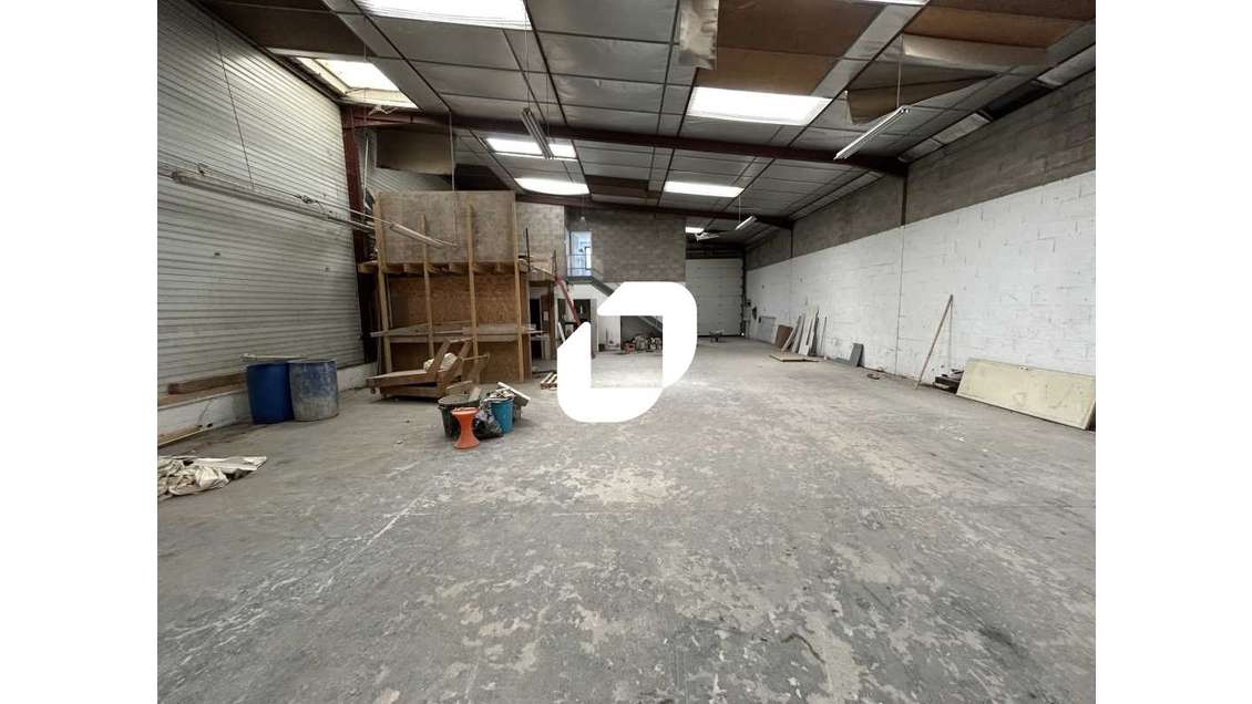 A louer Local d'activité 1260m² Vaux le penil