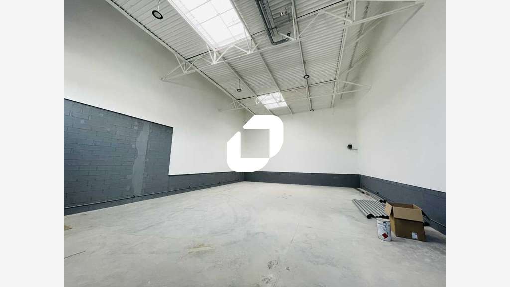 A louer Local d'activité 207m² Vaux le penil