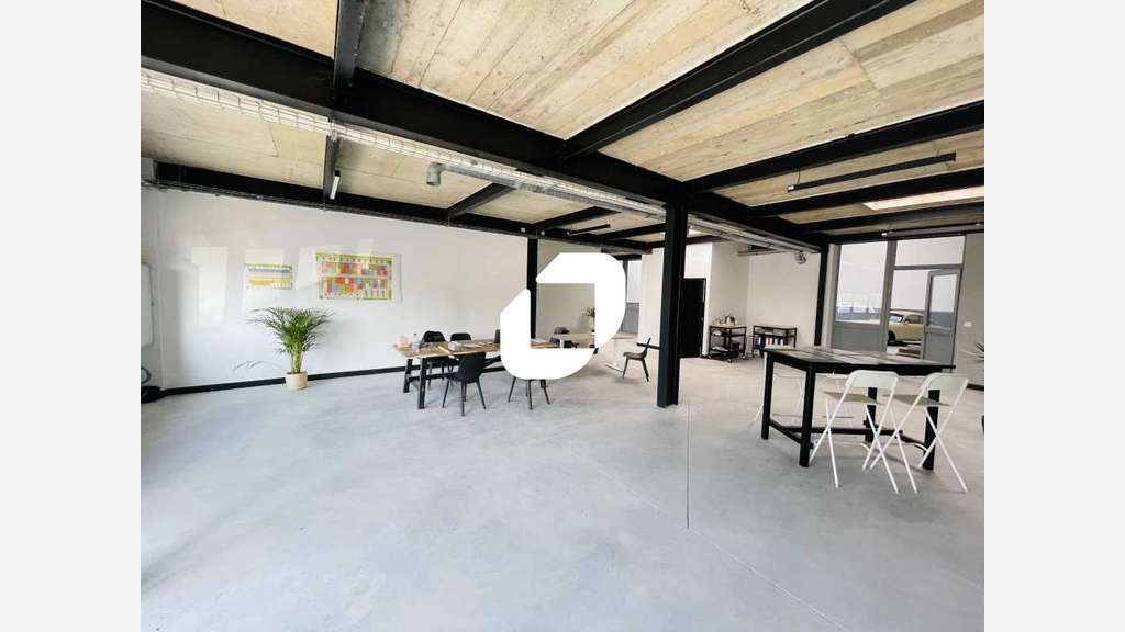 A louer Local d'activité 207m² Vaux le penil