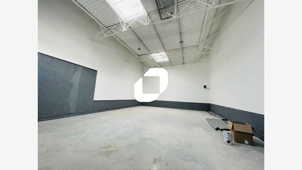 A louer Local d'activité 207m² Vaux le penil