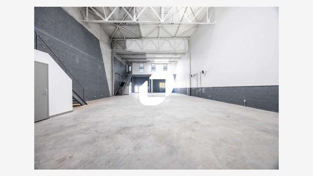 A louer Local d'activité 312m² Vaux le penil