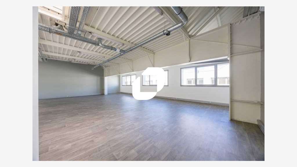 A louer Local d'activité 312m² Vaux le penil