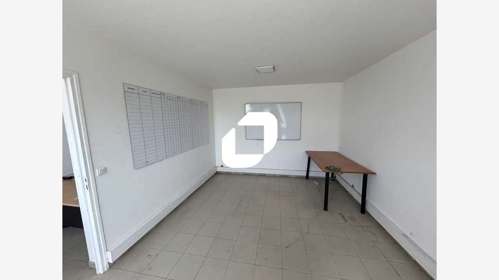 A louer Local d'activité 1260m² Vaux le penil