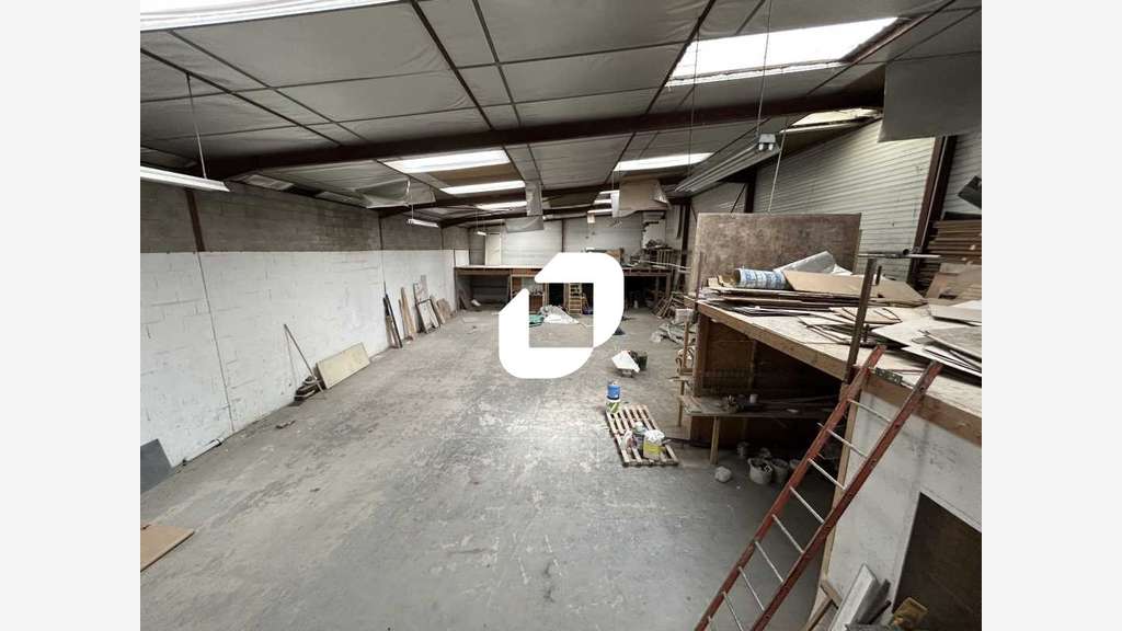 A louer Local d'activité 1260m² Vaux le penil
