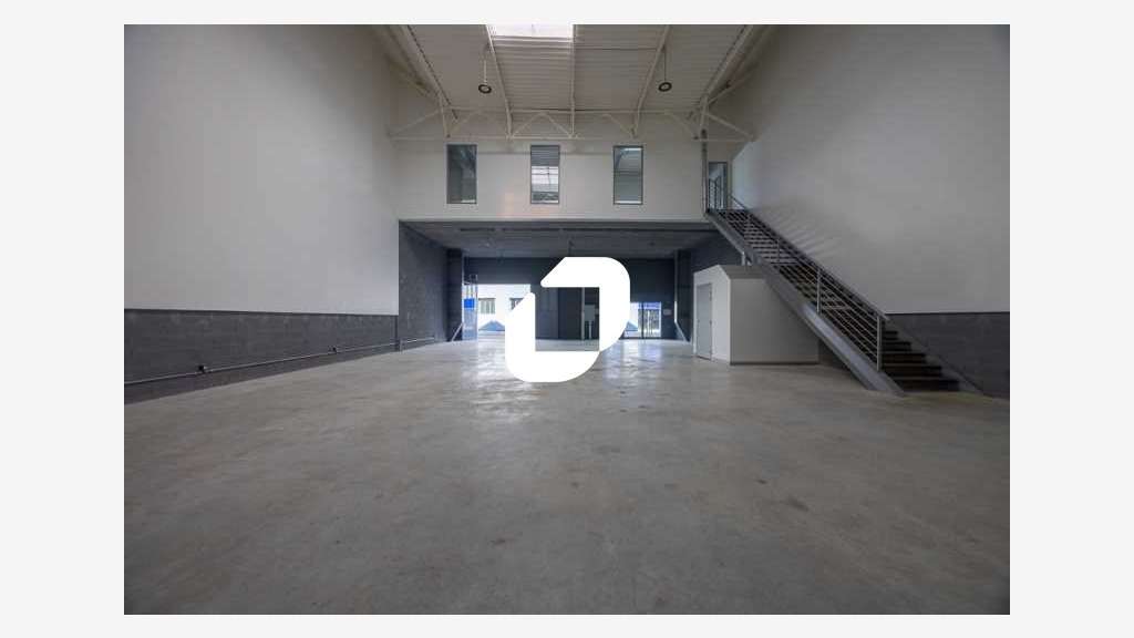 A louer Local d'activité 283m² Vaux le penil