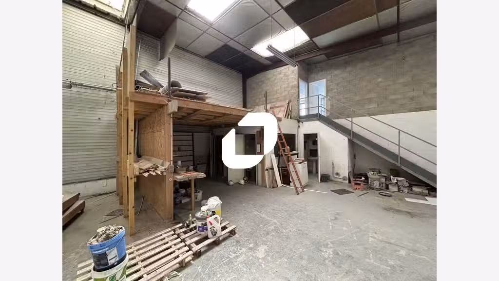A louer Local d'activité 1260m² Vaux le penil