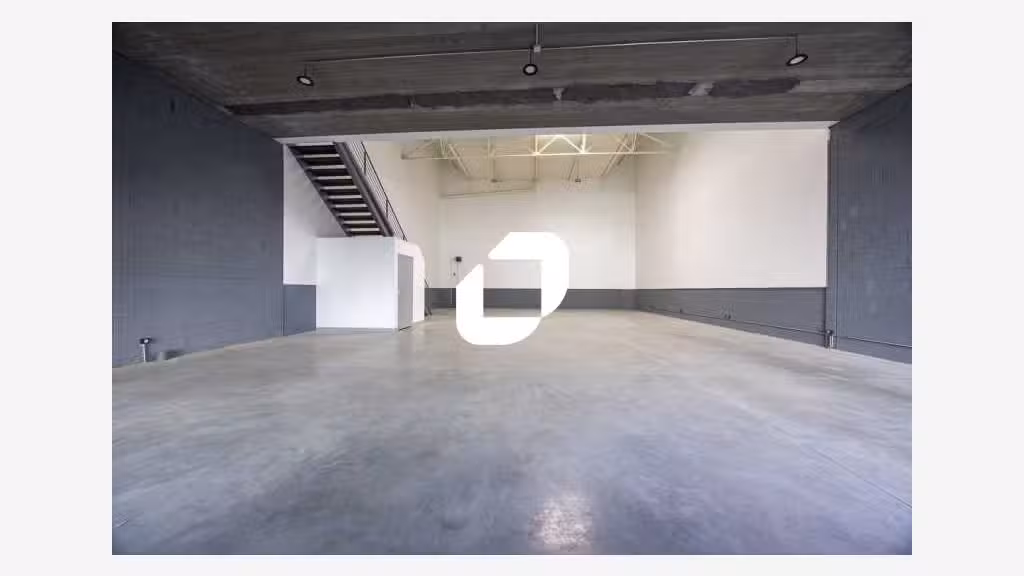 A louer Local d'activité 283m² Vaux le penil