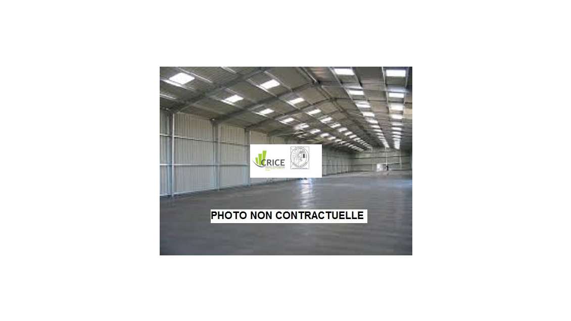 A louer entrepôt 230m² avec bureau à Vaux sur Mer