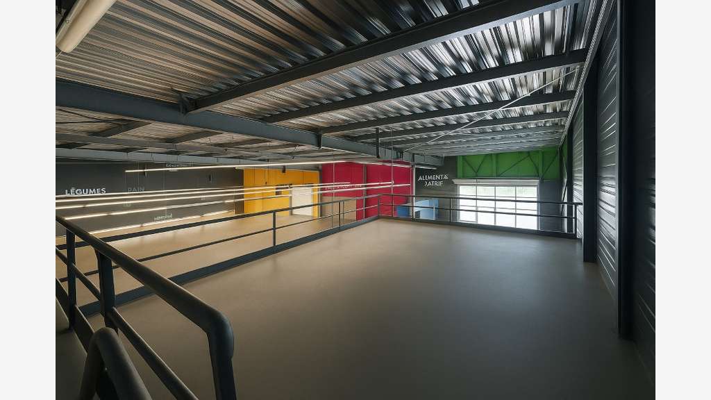 Local 1380m² à louer Beychac et Caillau N89