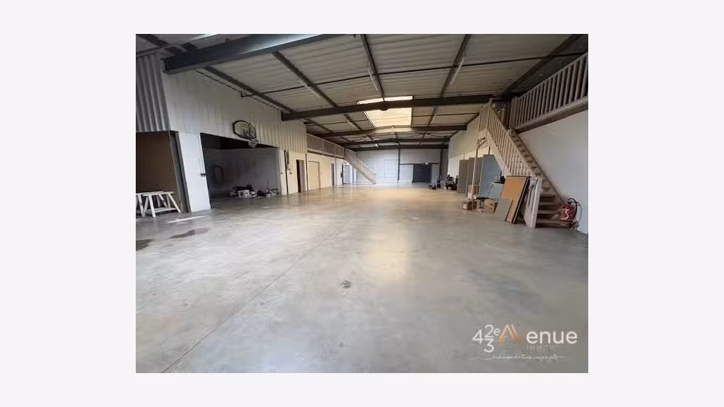 A louer local d'activité 590m² ZI Veauche
