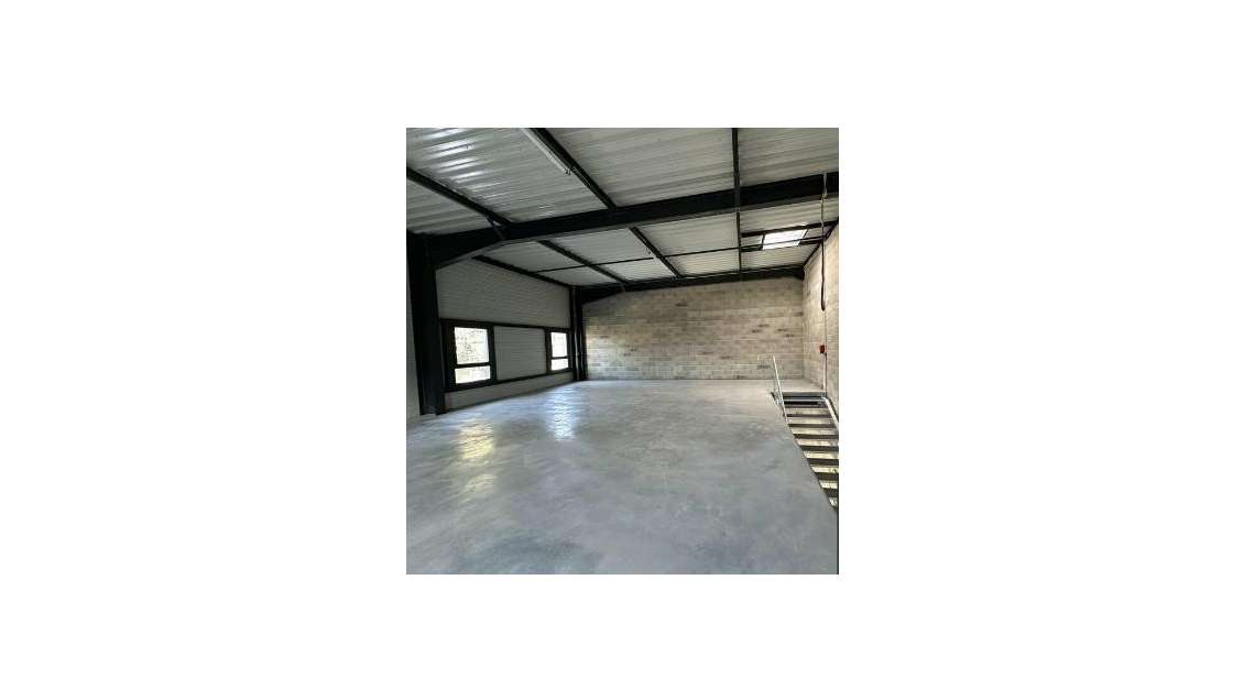 À louer local 277m² à Vedène ZA de Chalençon