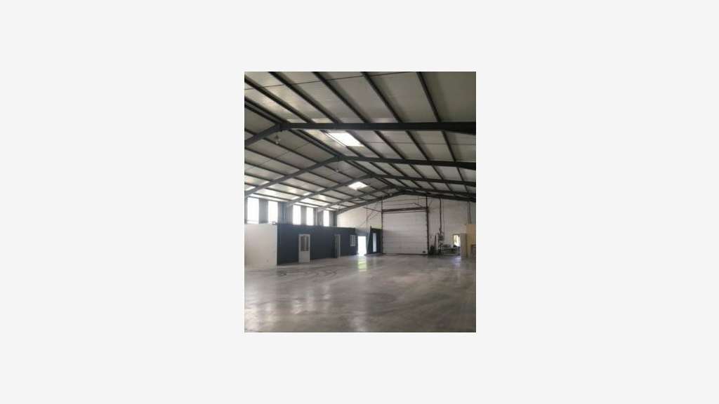 À louer local 500m² à Vedène ZA de Chalençon
