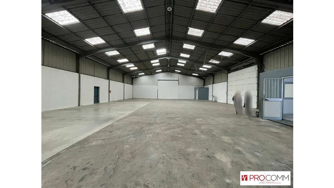 Local d'activité de 450m² à louer en ZI à Vedène
