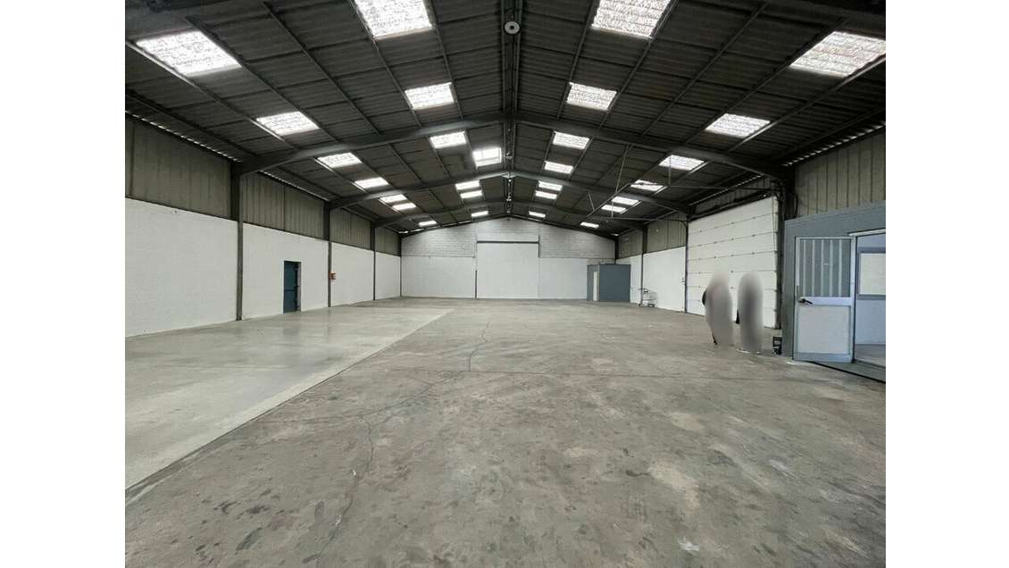 Local d'activité de 450m² à louer en ZI à Vedène