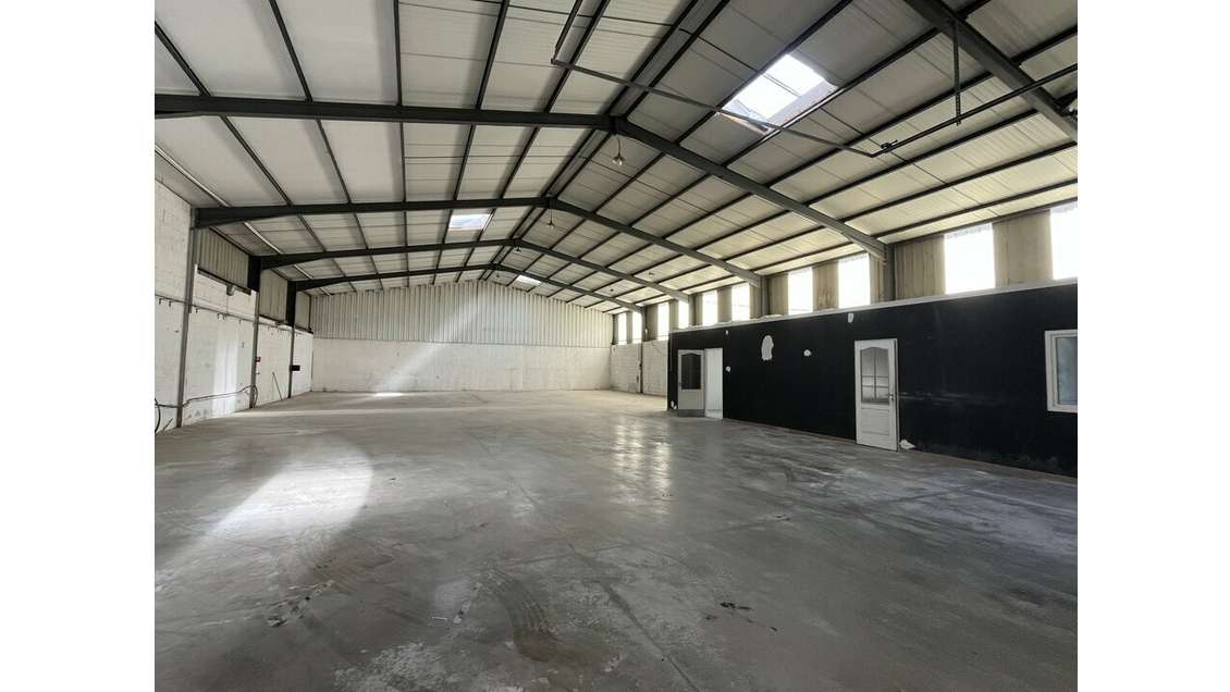 Local d'activité de 500m² à louer en ZI à Vedène