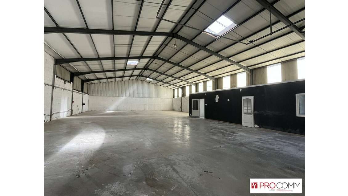 Local d'activité de 500m² à louer en ZI à Vedène
