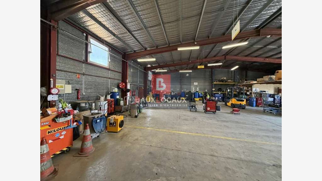 Local d'activité de 587m² à louer à Vedène