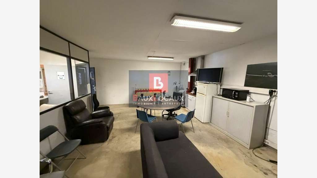 Local d'activité de 587m² à louer à Vedène