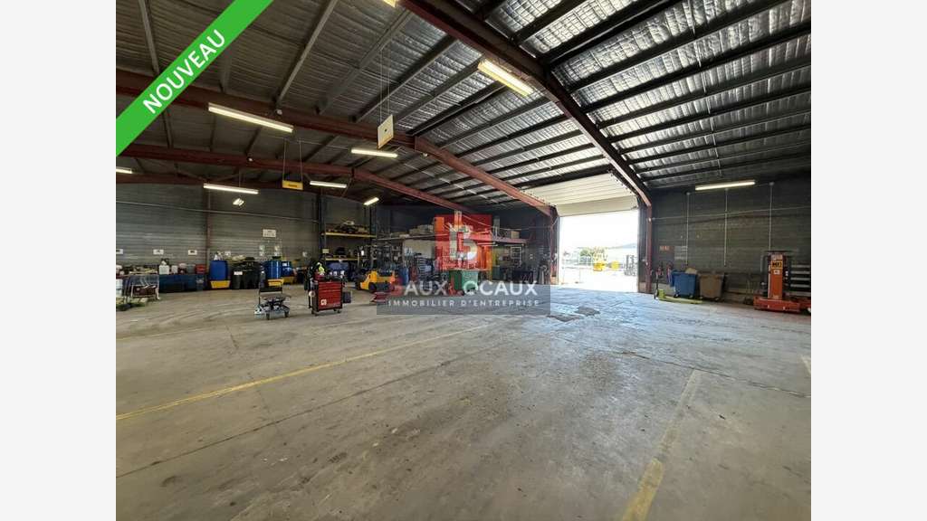 Local d'activité de 587m² à louer à Vedène