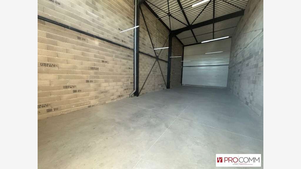 Loue locaux activité 110m² ZA de chalançon Vedène