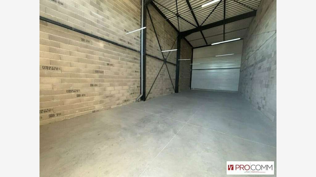A louer local d'activité de 113m² en za à Vedène