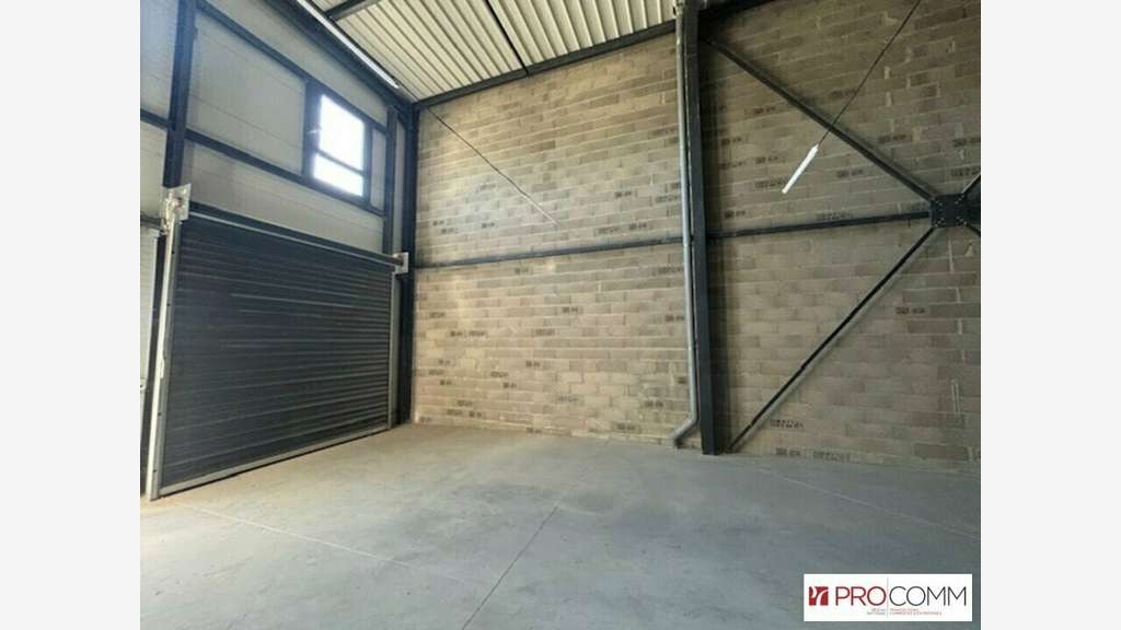 A louer local d'activité de 113m² en za à Vedène
