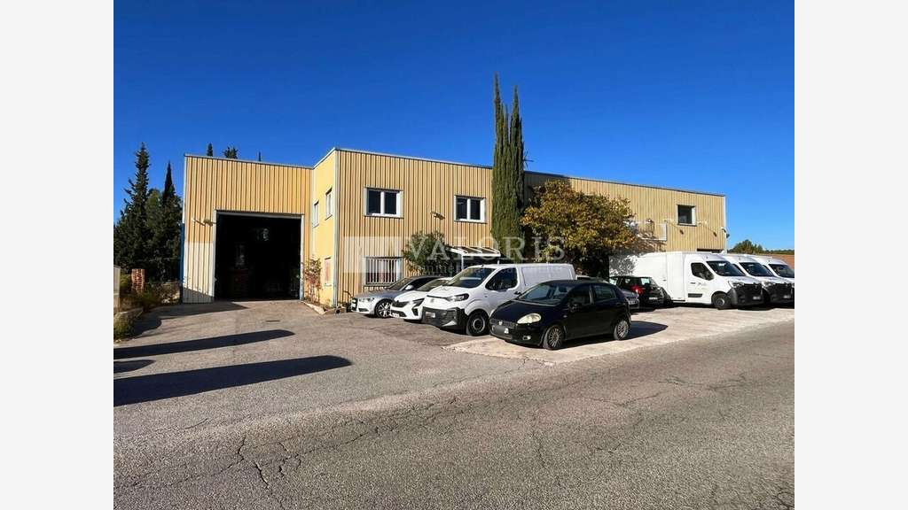 Bâtiment 730m² à louer zone de Velaux A7