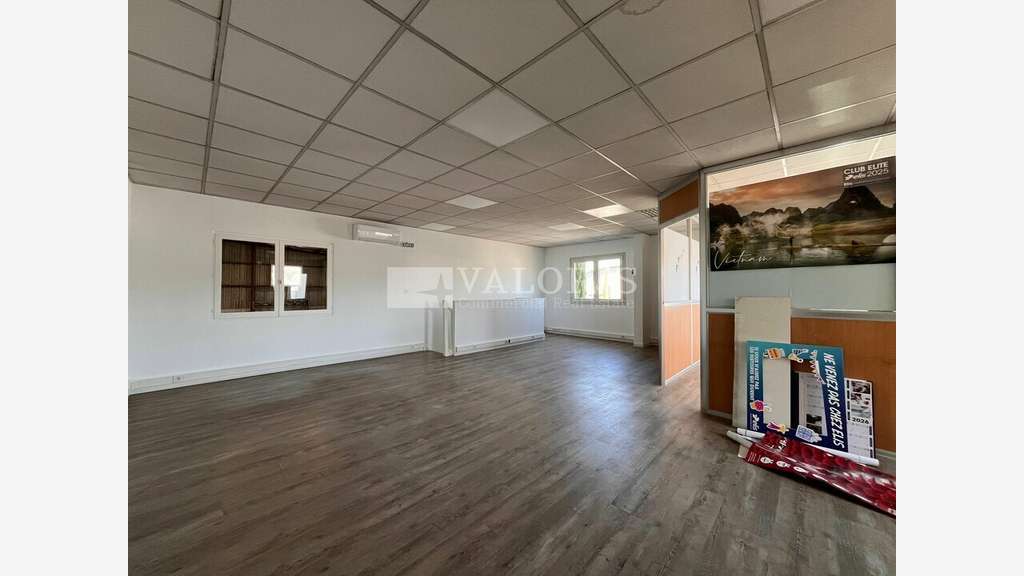 Bâtiment 730m² à louer zone de Velaux A7