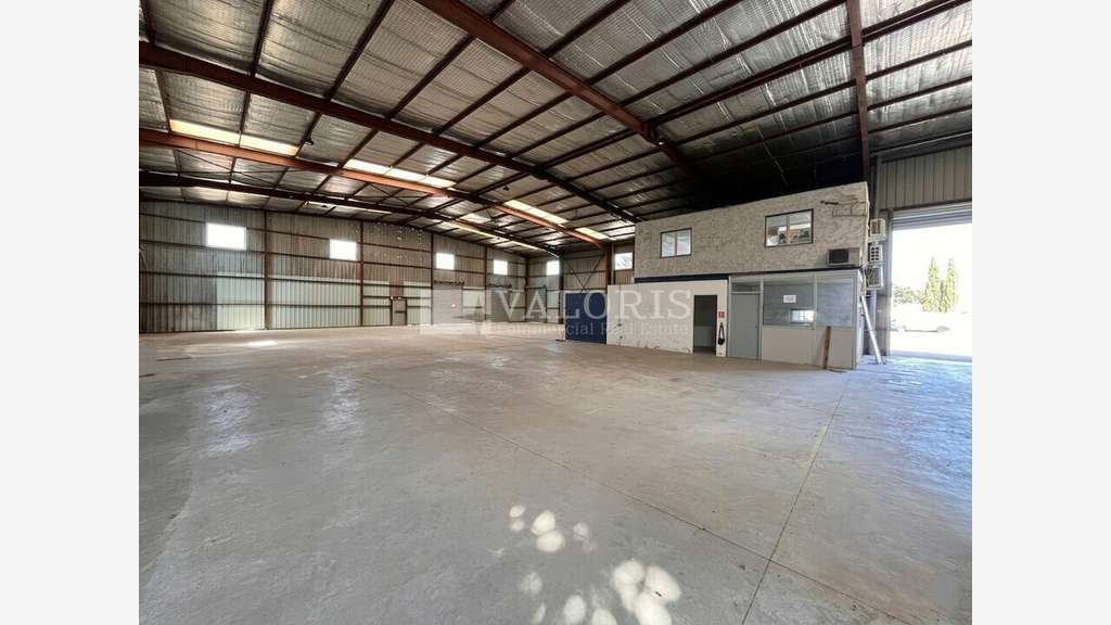Bâtiment 730m² à louer zone de Velaux A7