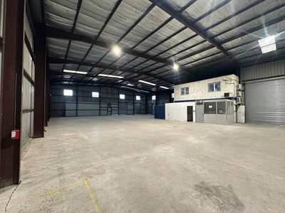 A louer local d'activité de 740 m² - 13880 Velaux