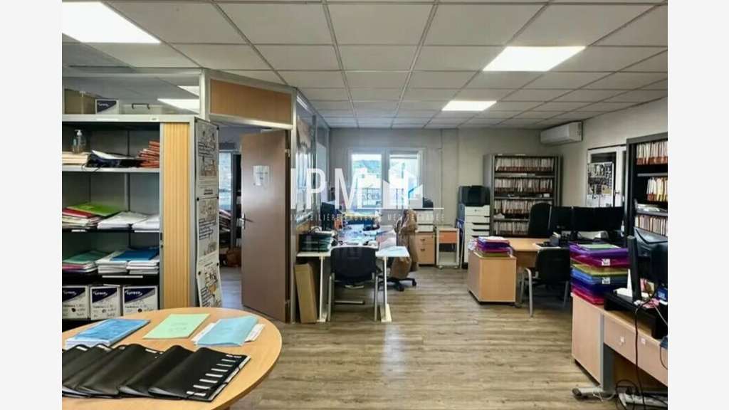 A louer local d'activité de 740 m² - 13880 Velaux