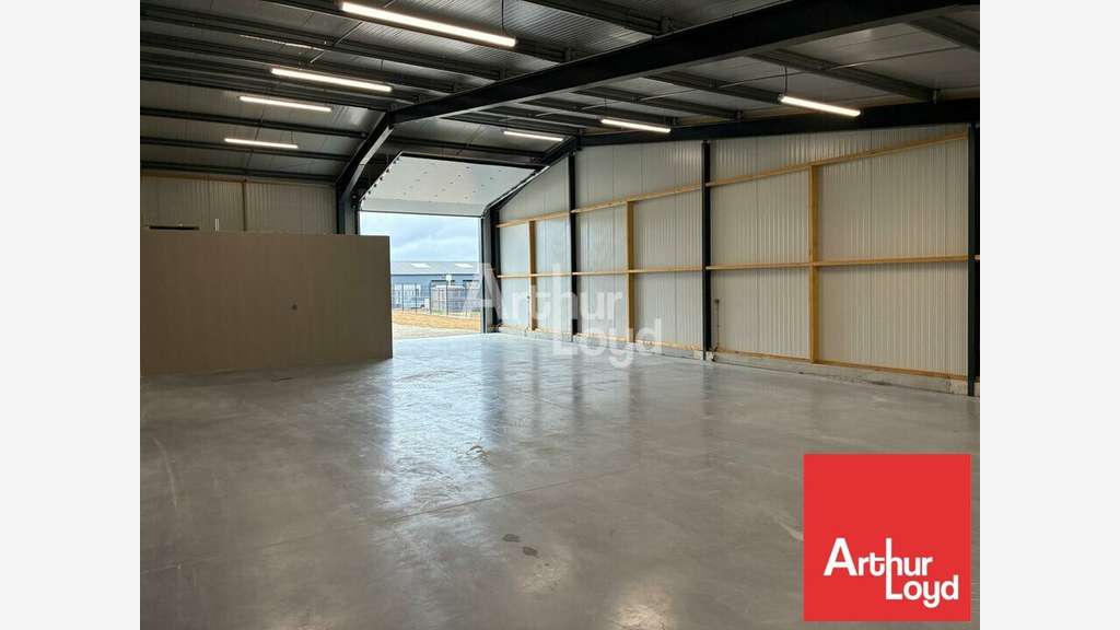 Local d'activité neuf 202m² à louer à Venansault