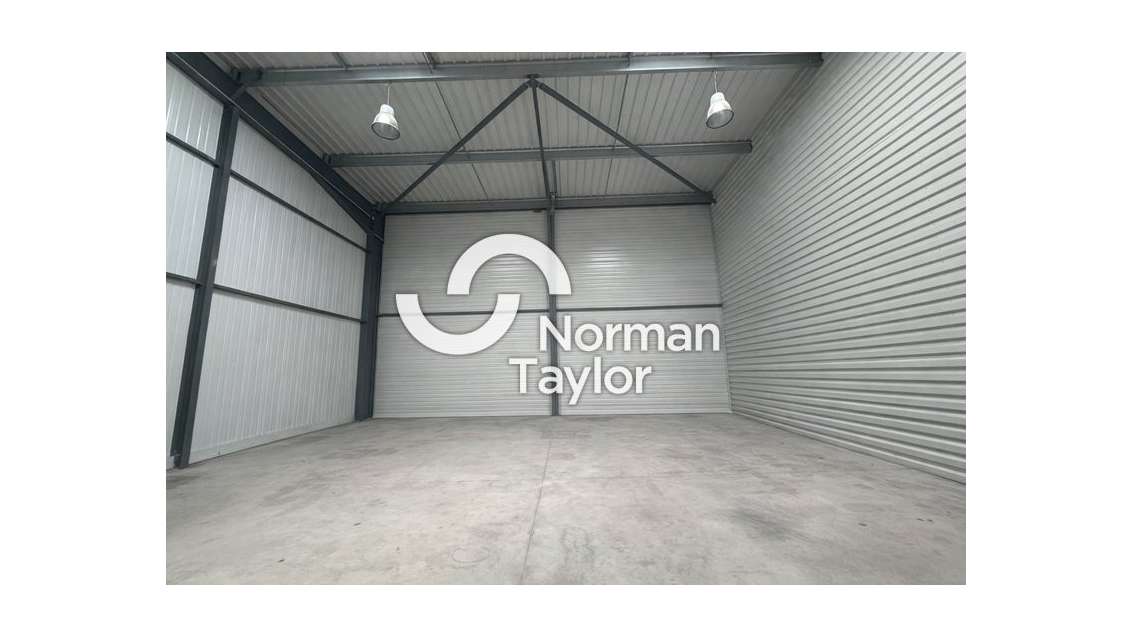 Local d'activité 296m² à louer Montpellier Est