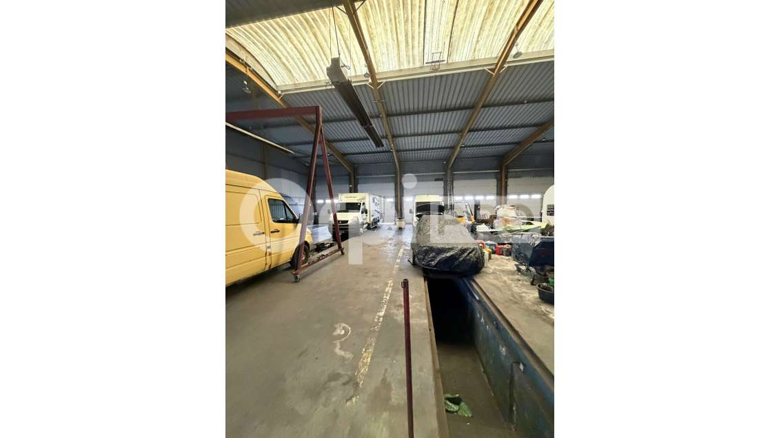 Entrepôt sécurisé 480m² à louer à Vendin-le-Vieil