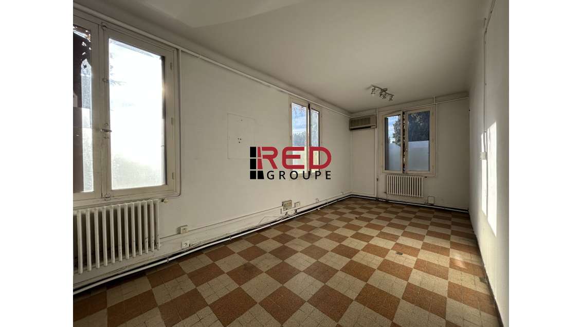 Local 85m² à louer zone des Logissons à Venelles