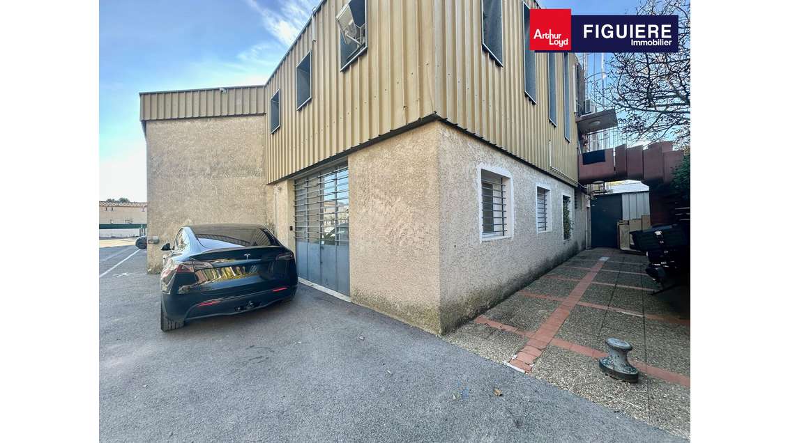 Local mixte de plain pied à louer sur Venelles