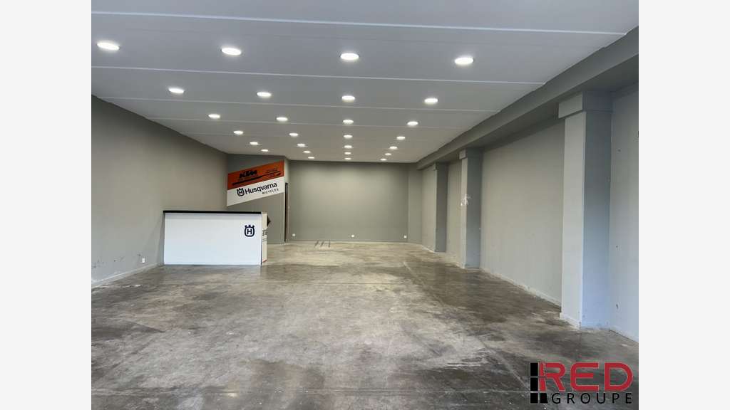 Loue local d'activité 106m² zone Logissons Venelle