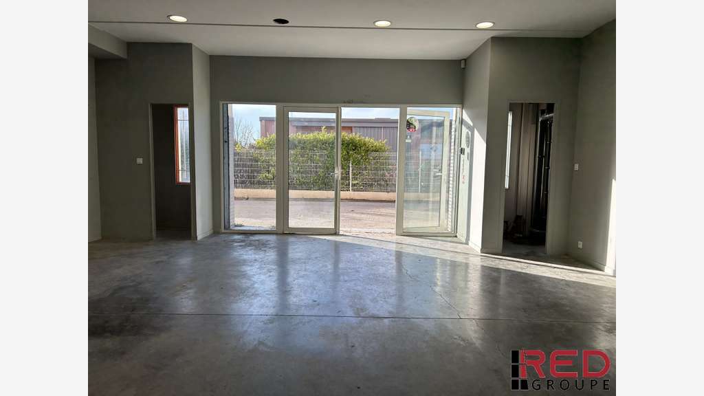 Loue local d'activité 106m² zone Logissons Venelle