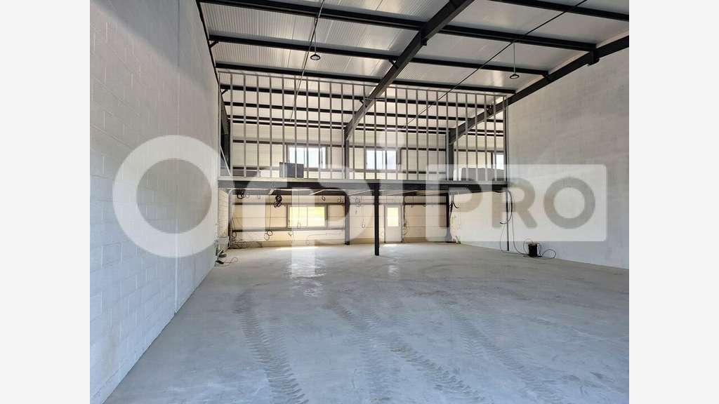 Local d'activité neuf 230m² à louer à Venette